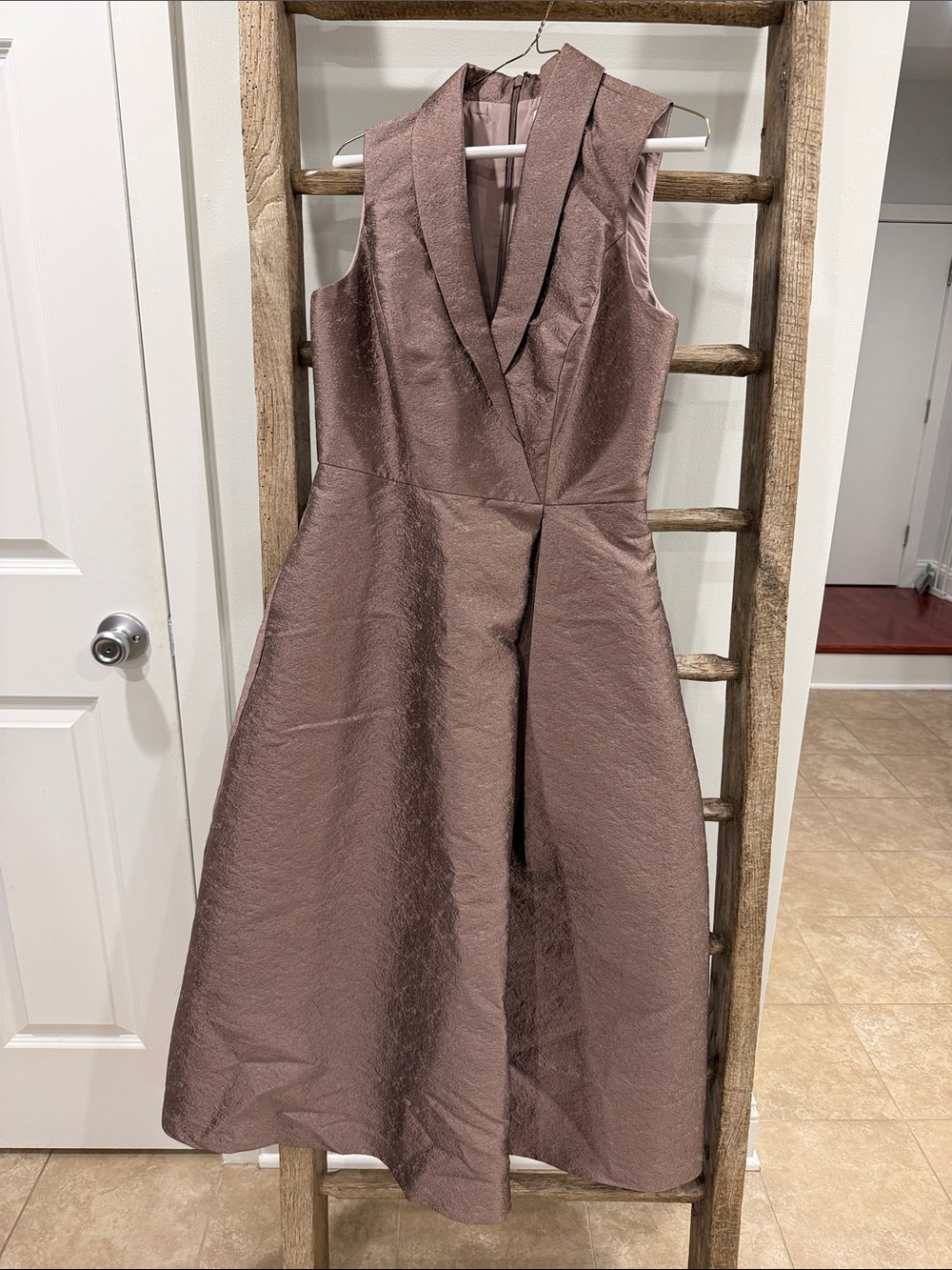 Kay Unger Sleeveless V-Neck Fit and Flare Midi Dress in Mauve, Size 6